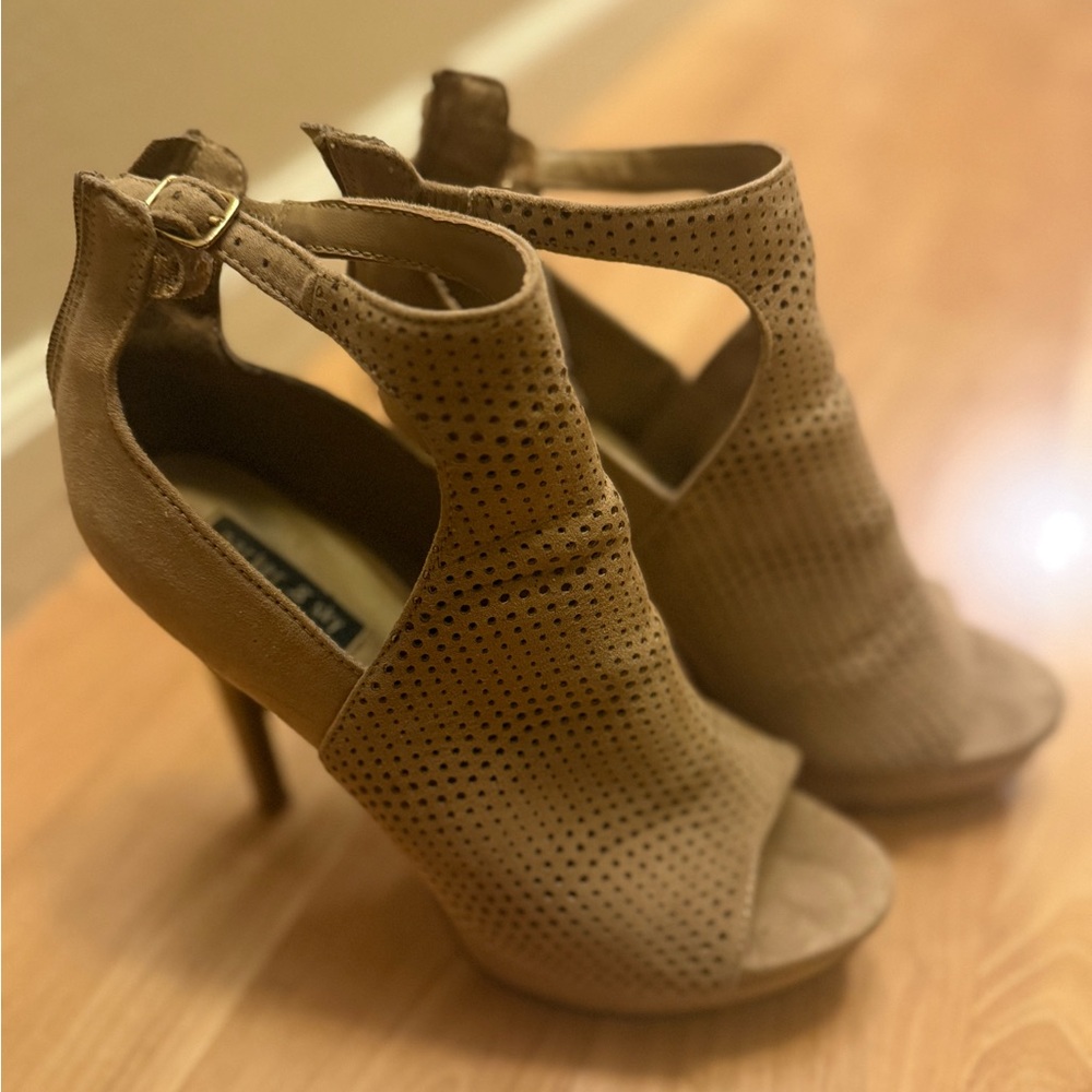 Elegant Tan Peep-Toe Heels